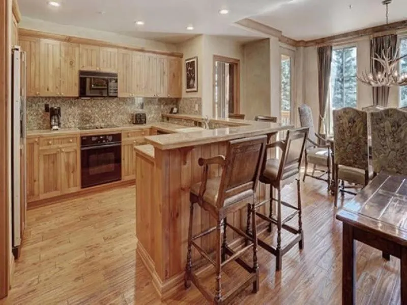 Elkhorn Lodge: Ski-in/ski-out In Village Apartment