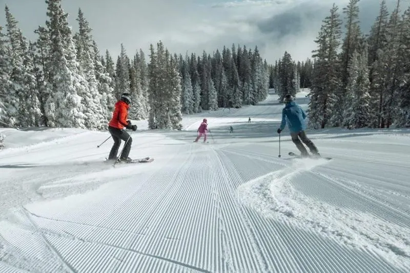 Elkhorn Lodge: Ski-in/ski-out 4br With Village Access *