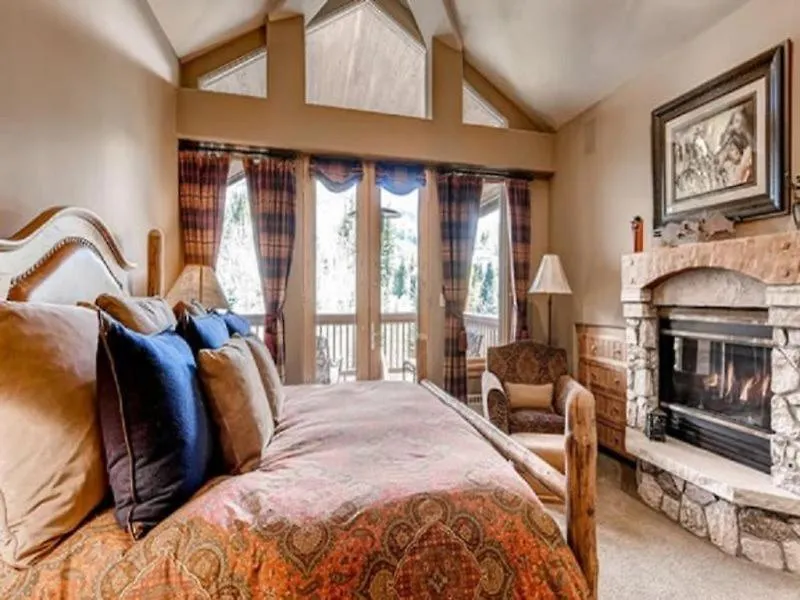 Elkhorn Lodge: Ski-in/ski-out In Village Apartment *