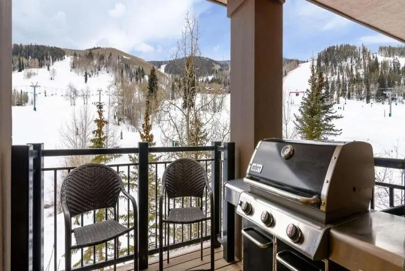 - Highlands Slopeside 3 Bedroom Apartment *