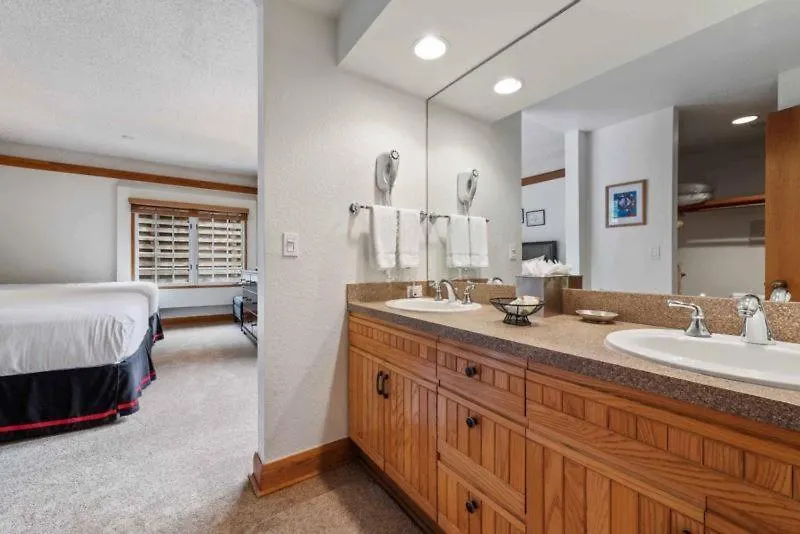 Apartment The Charter At A110 *