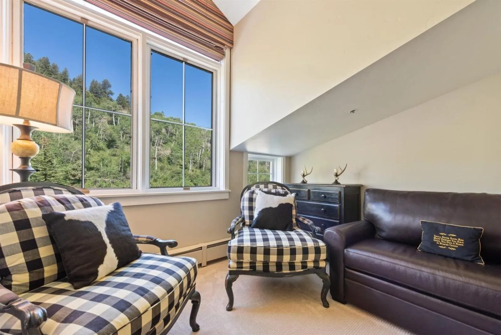 Luxury 4 Bedroom Penthouse In Village *