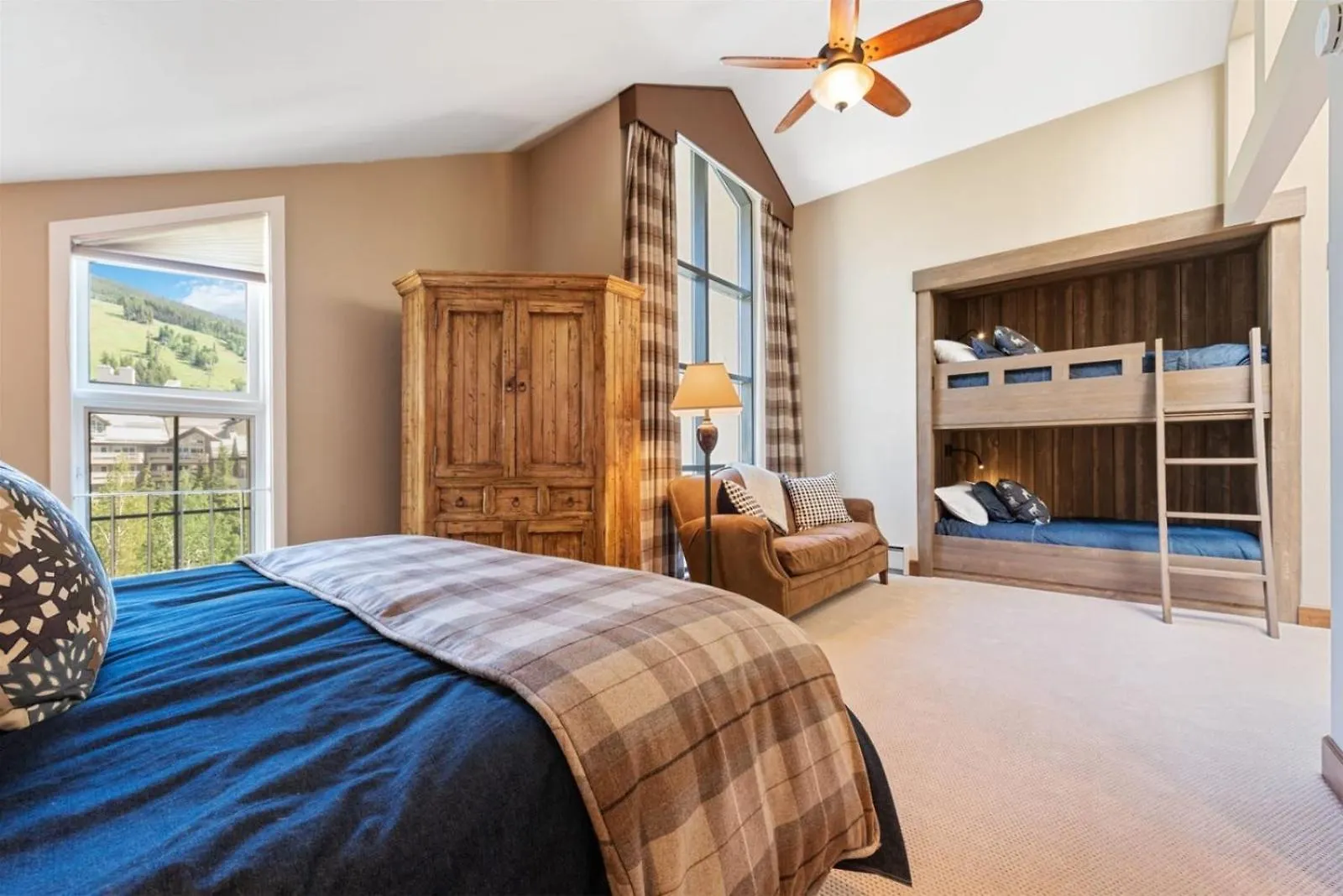 Luxury 4 Bedroom Penthouse In Village * Beaver Creek