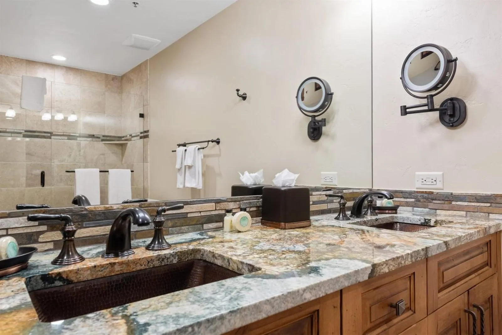 Luxury 4 Bedroom Penthouse In Village Apartment