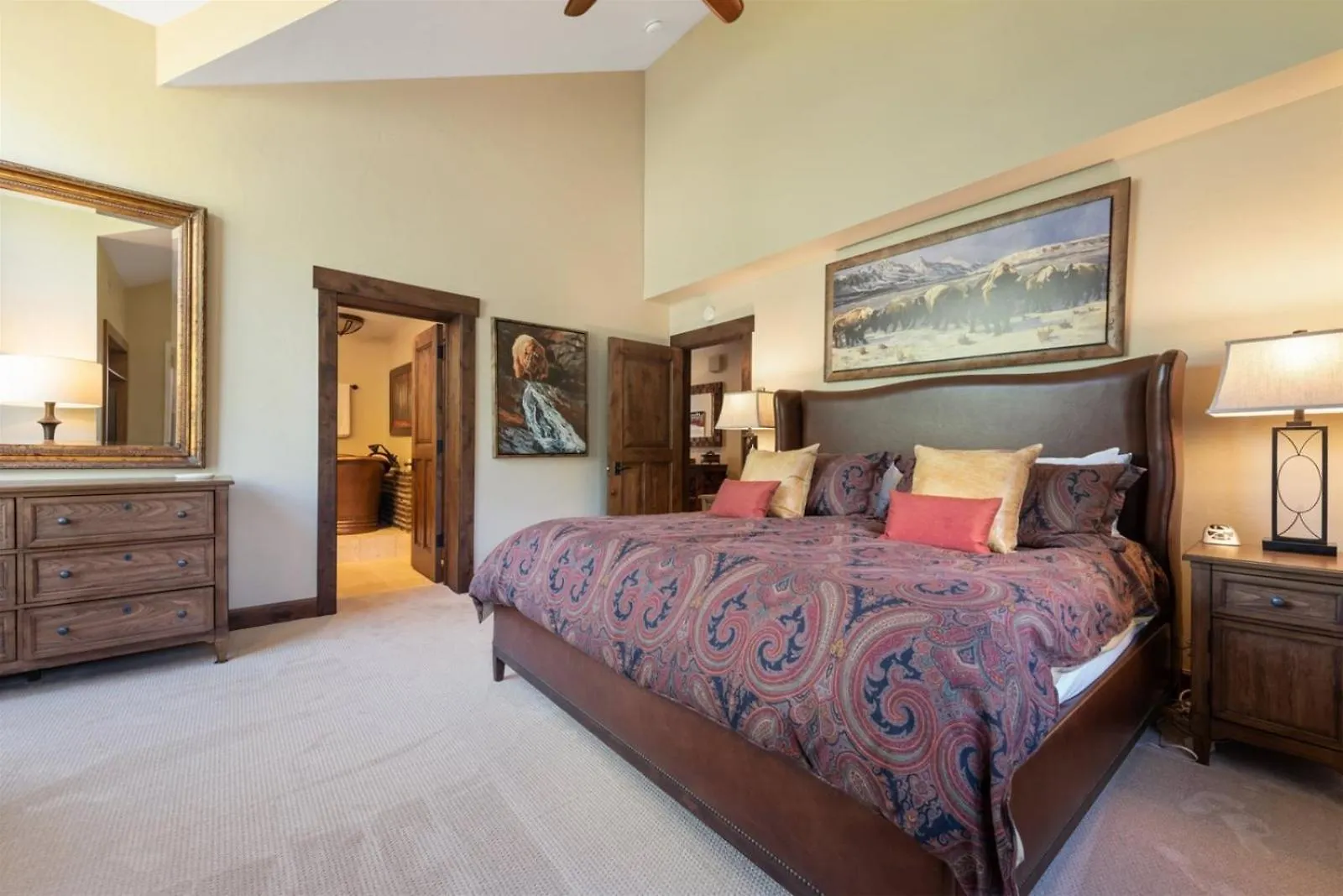 Luxury 4 Bedroom Penthouse In Village Apartment *