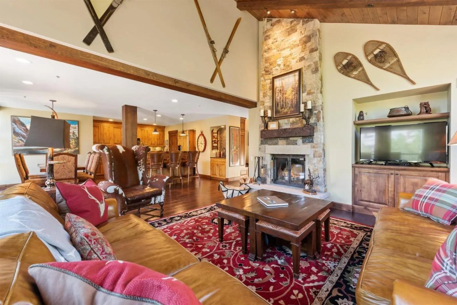Luxury 4 Bedroom Penthouse In Village Apartment *