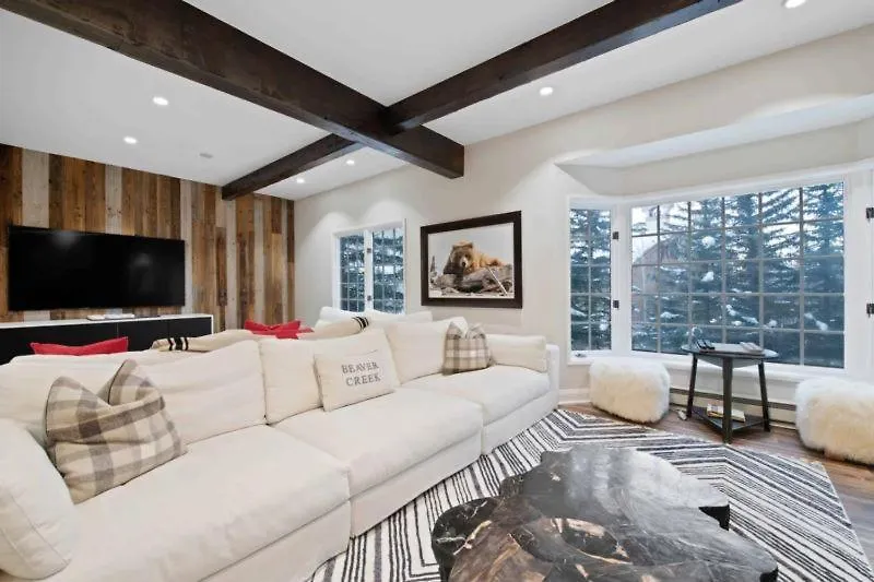 Apartment The Charter At E240