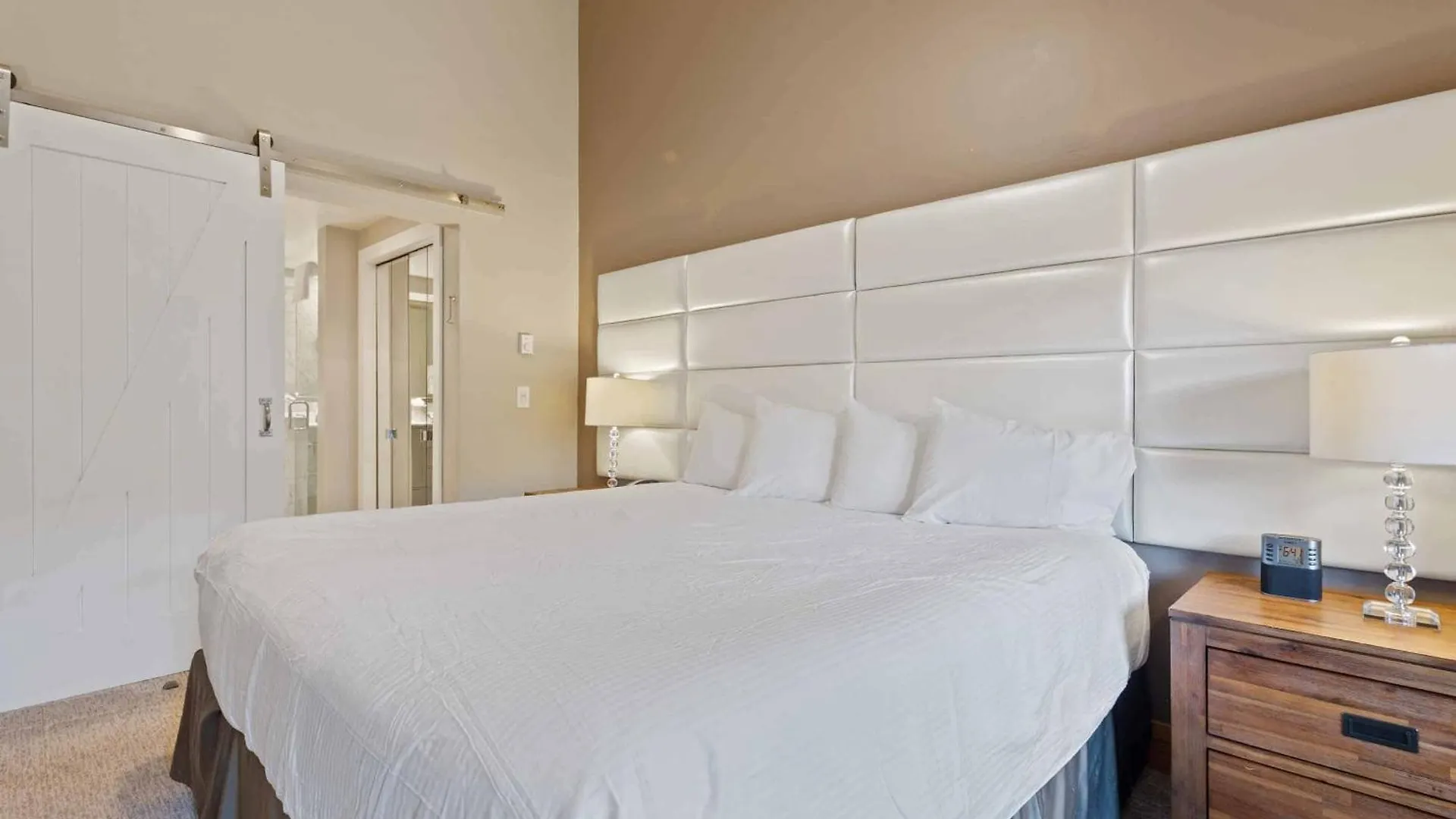Apartment The Charter At D4805 Beaver Creek