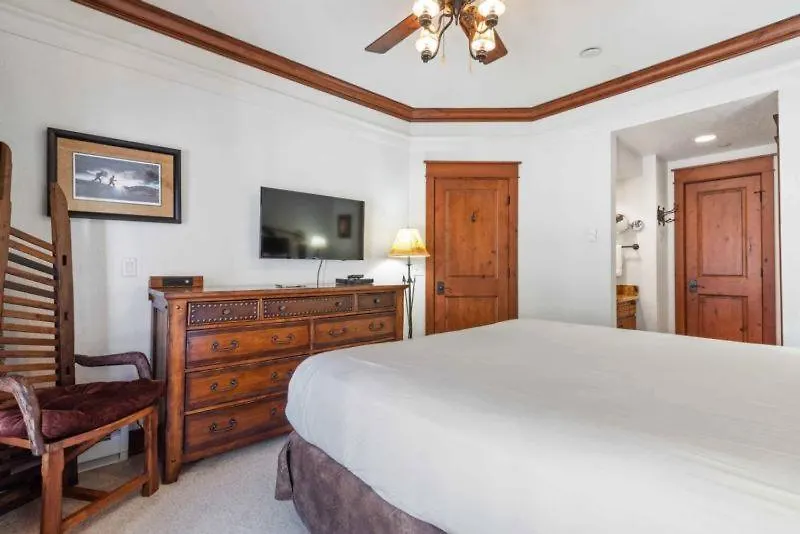 Apartment The Charter At D230