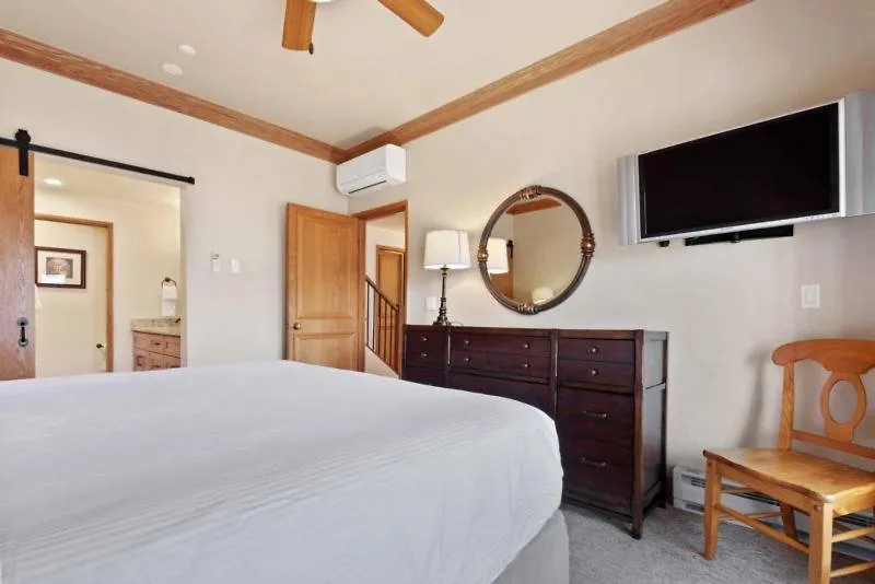 Apartment The Charter At F320 *