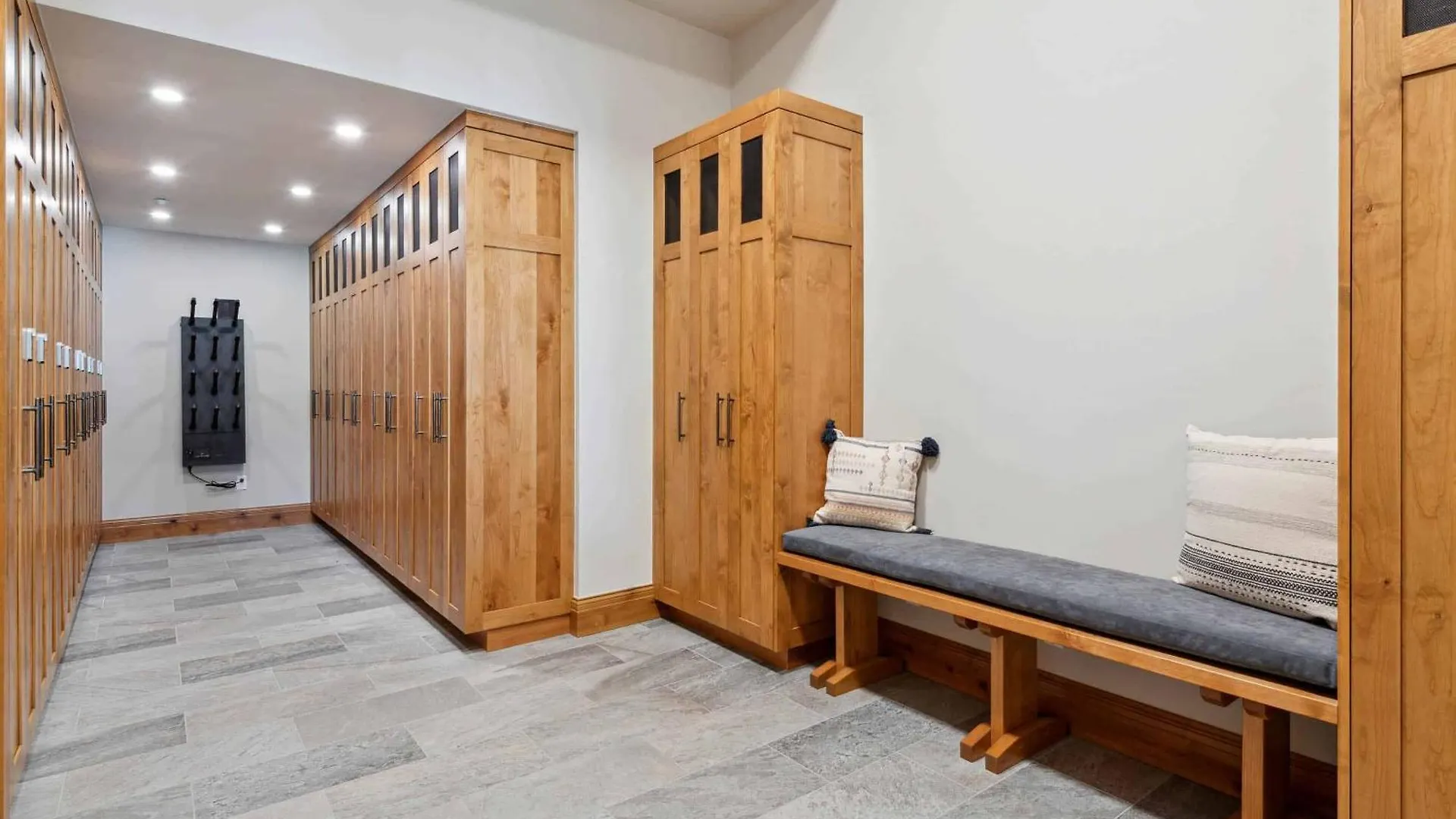 536 Elkhorn Luxury By East West Hospitality
