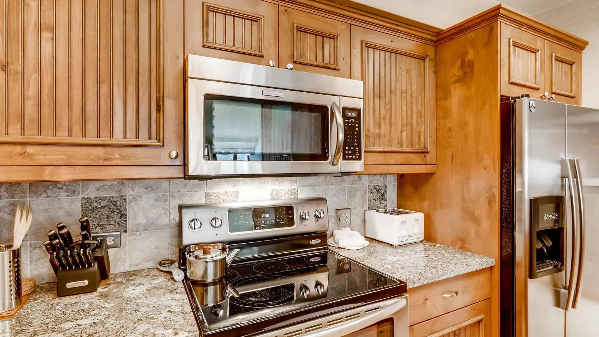 Kiva 433 By East West Hospitality *
