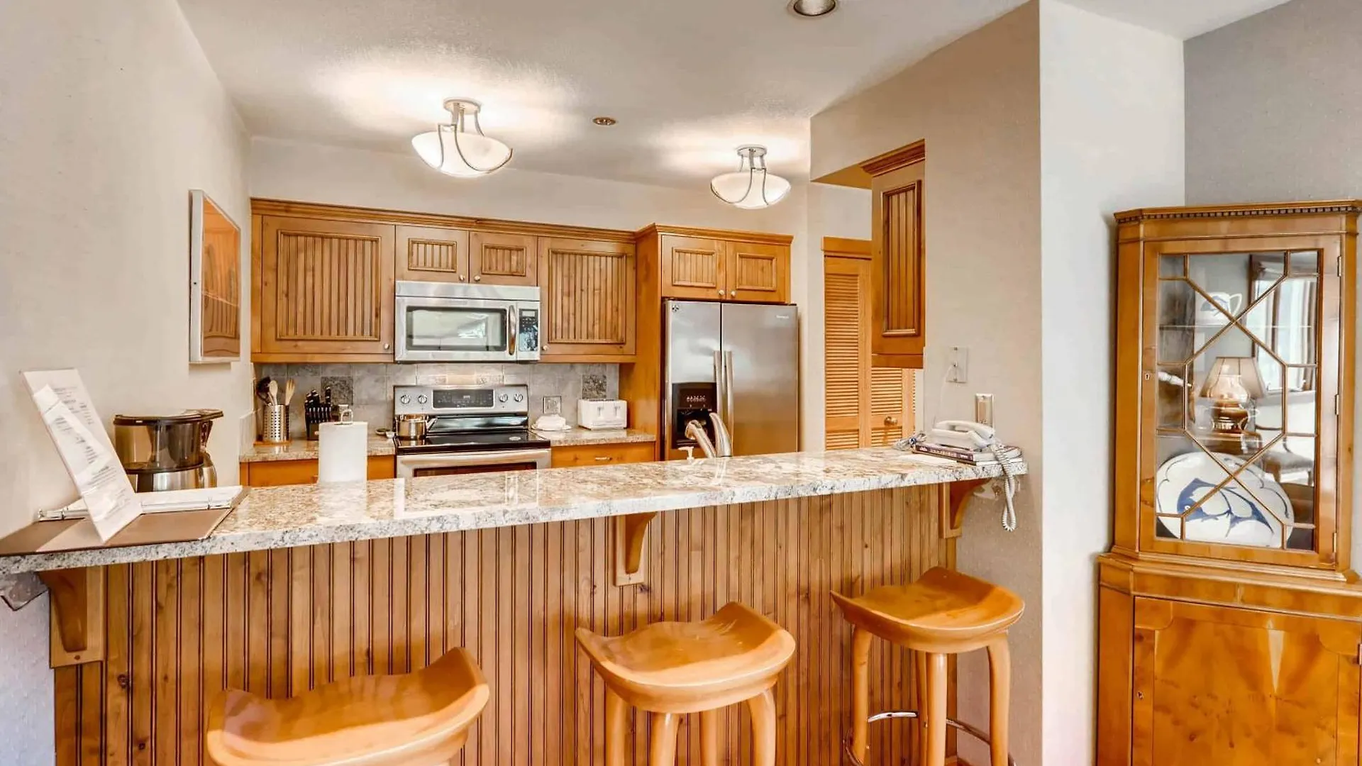 Kiva 433 By East West Hospitality