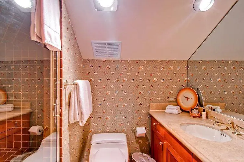 Apartment Village Hall 1415 By East West Hospitality