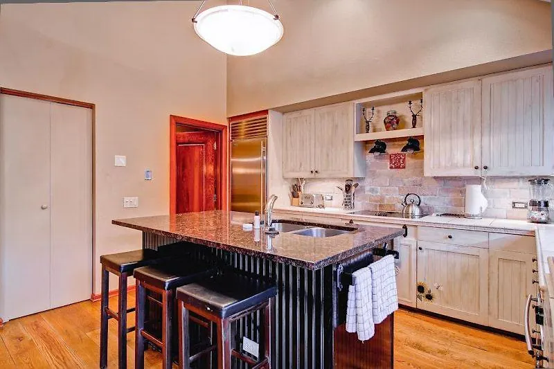 Village Hall 13 By East West Hospitality Apartment