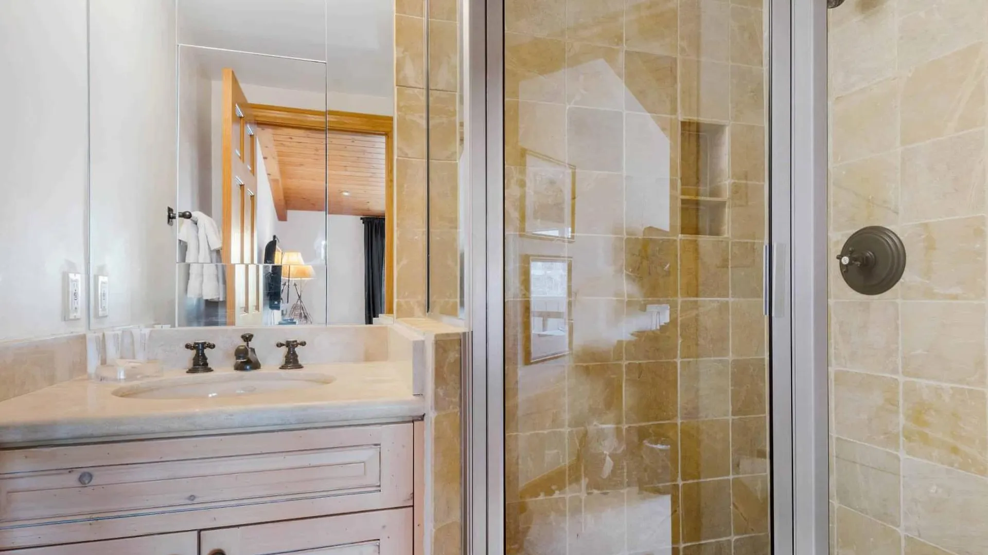 Cortina 330 By East West Hospitality Apartment *