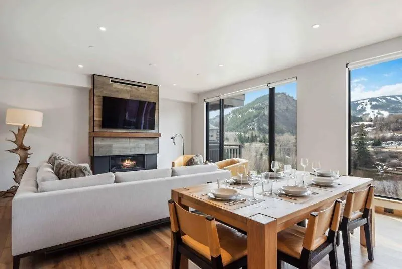 Riverfront 306 By East West Hospitality