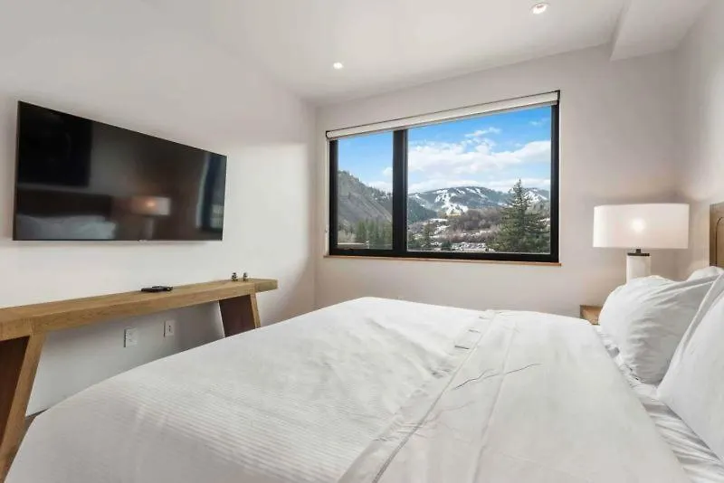 Riverfront 306 By East West Hospitality