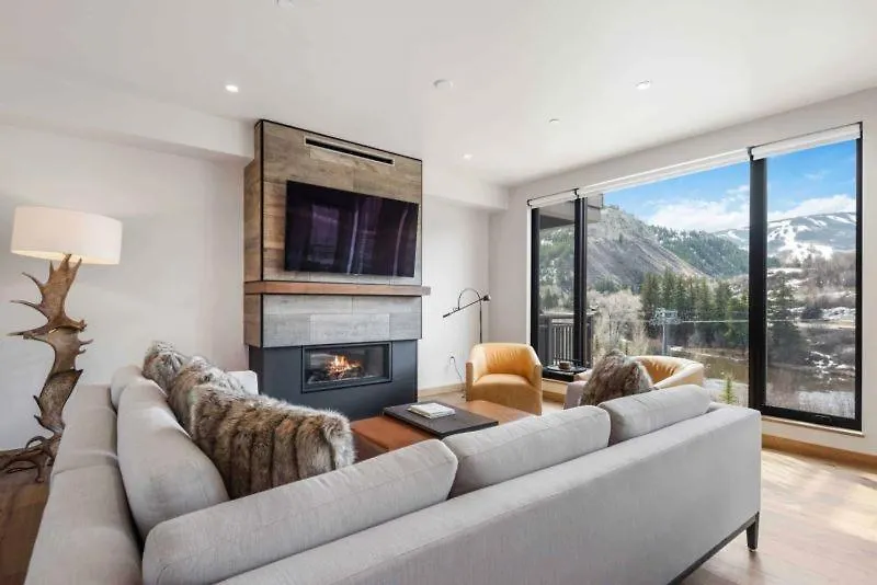 Riverfront 306 By East West Hospitality *