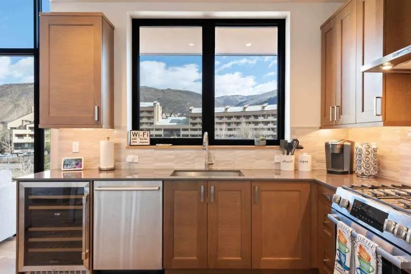 Riverfront 403 By East West Hospitality *