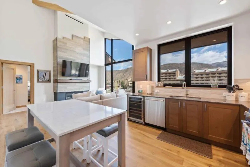 Apartment Riverfront 403 By East West Hospitality *