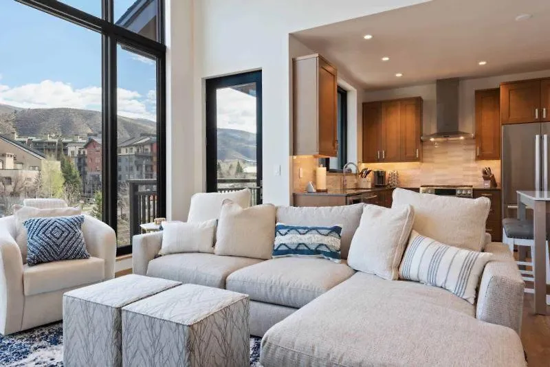 Riverfront 403 By East West Hospitality Apartment