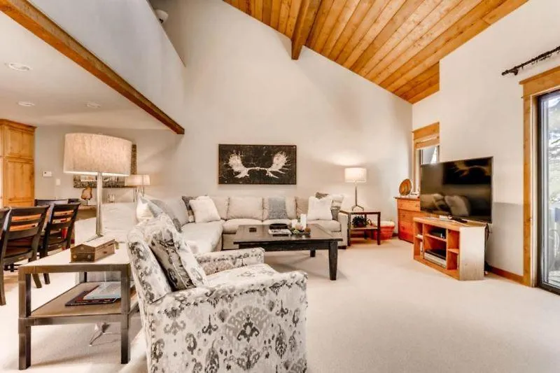 Apartment Ridgepoint Townhome 110 By East West Hospitality Beaver Creek