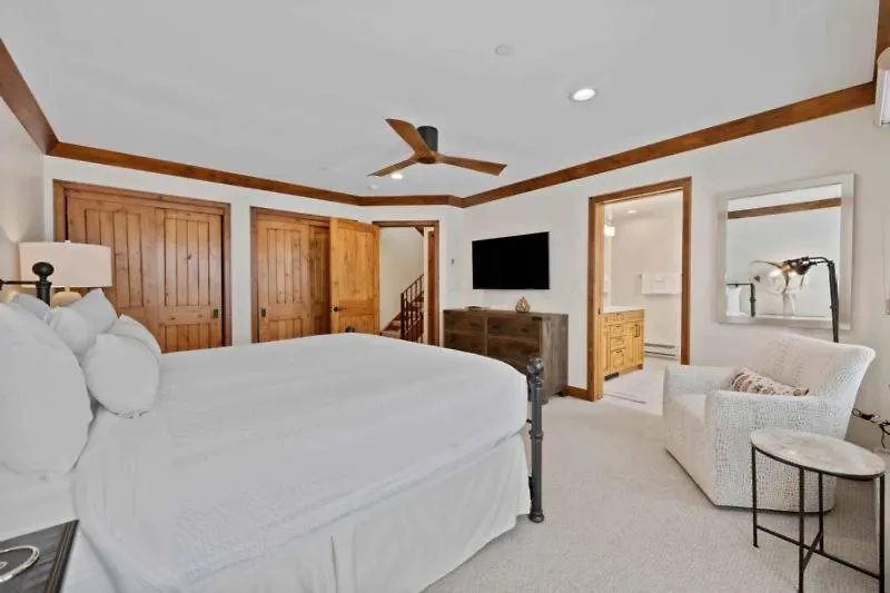 Apartment Meadows Townhome S3 By East West Hospitality *