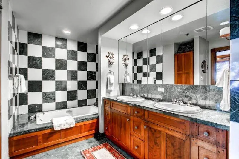 Mccoy Peak 201 By East West Hospitality Apartment *