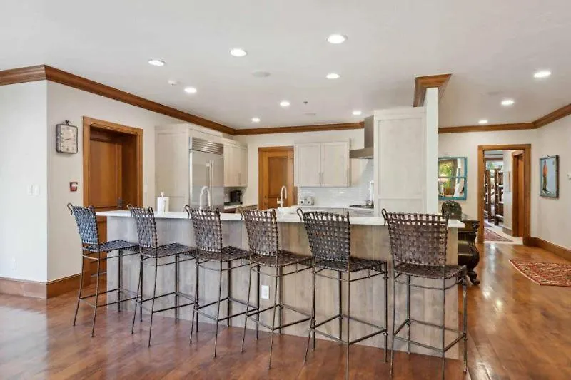 Mccoy Peak 204 By East West Hospitality Apartment *