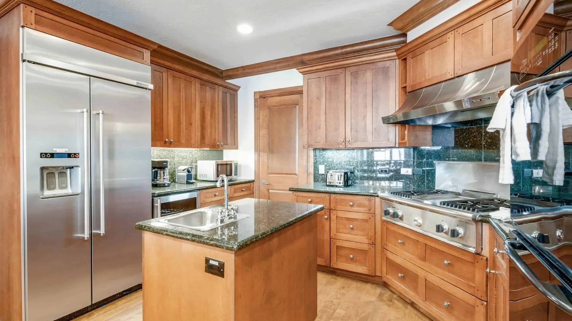 Mccoy Peak 402 By East West Hospitality Apartment