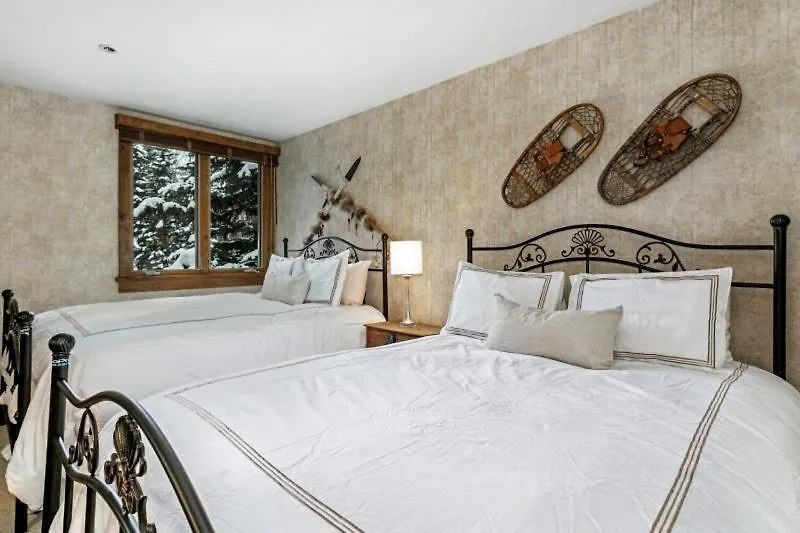 Kiva 335 By East West Hospitality *