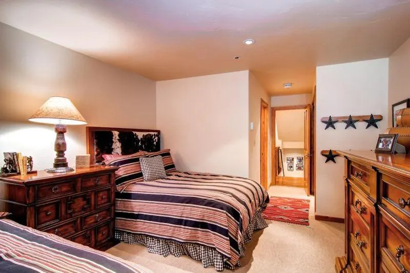 Kiva 430 By East West Hospitality * Beaver Creek