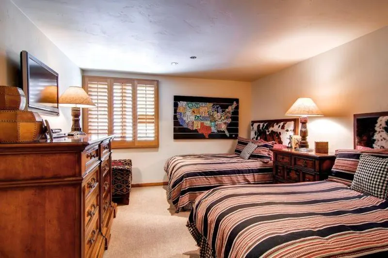 Kiva 430 By East West Hospitality *