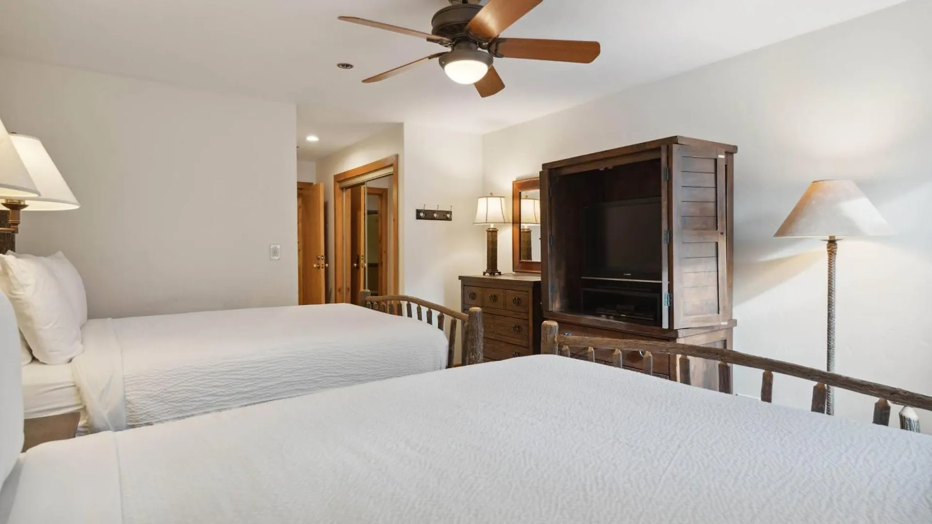 Kiva 435 By East West Hospitality *
