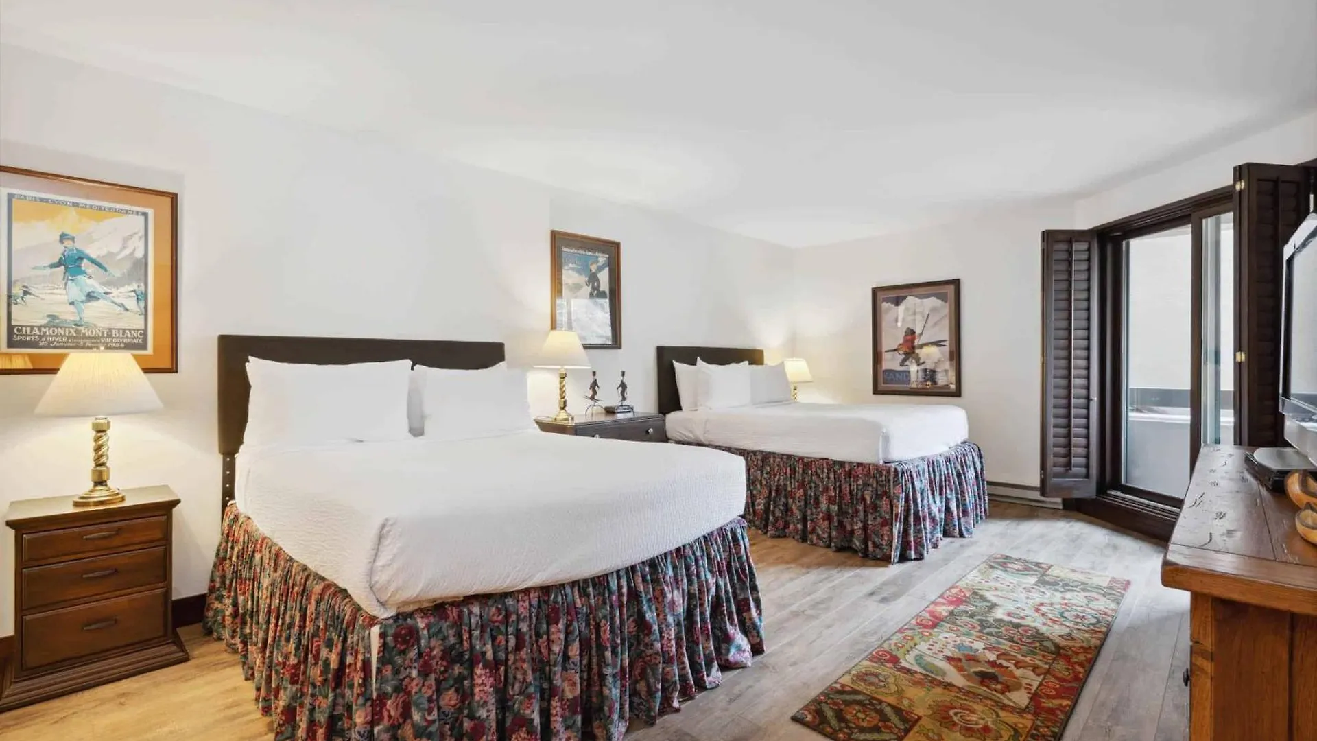 Kiva 228 By East West Hospitality *