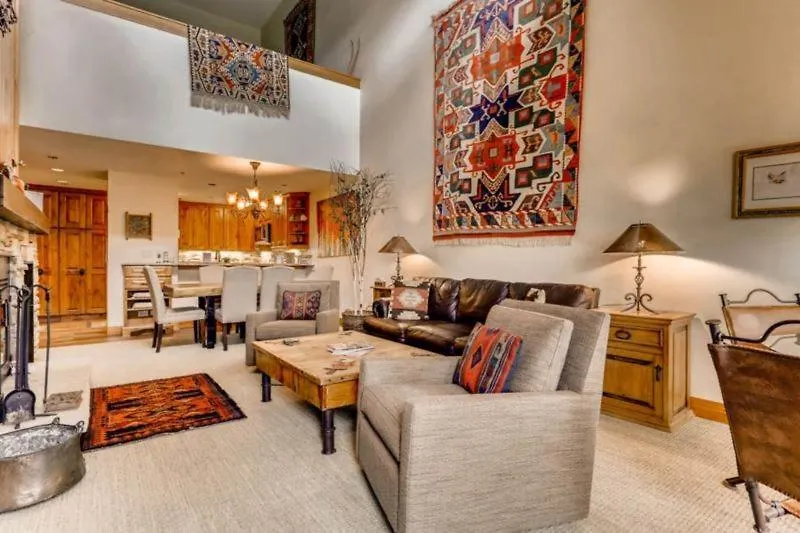 Kiva 324 By East West Hospitality *