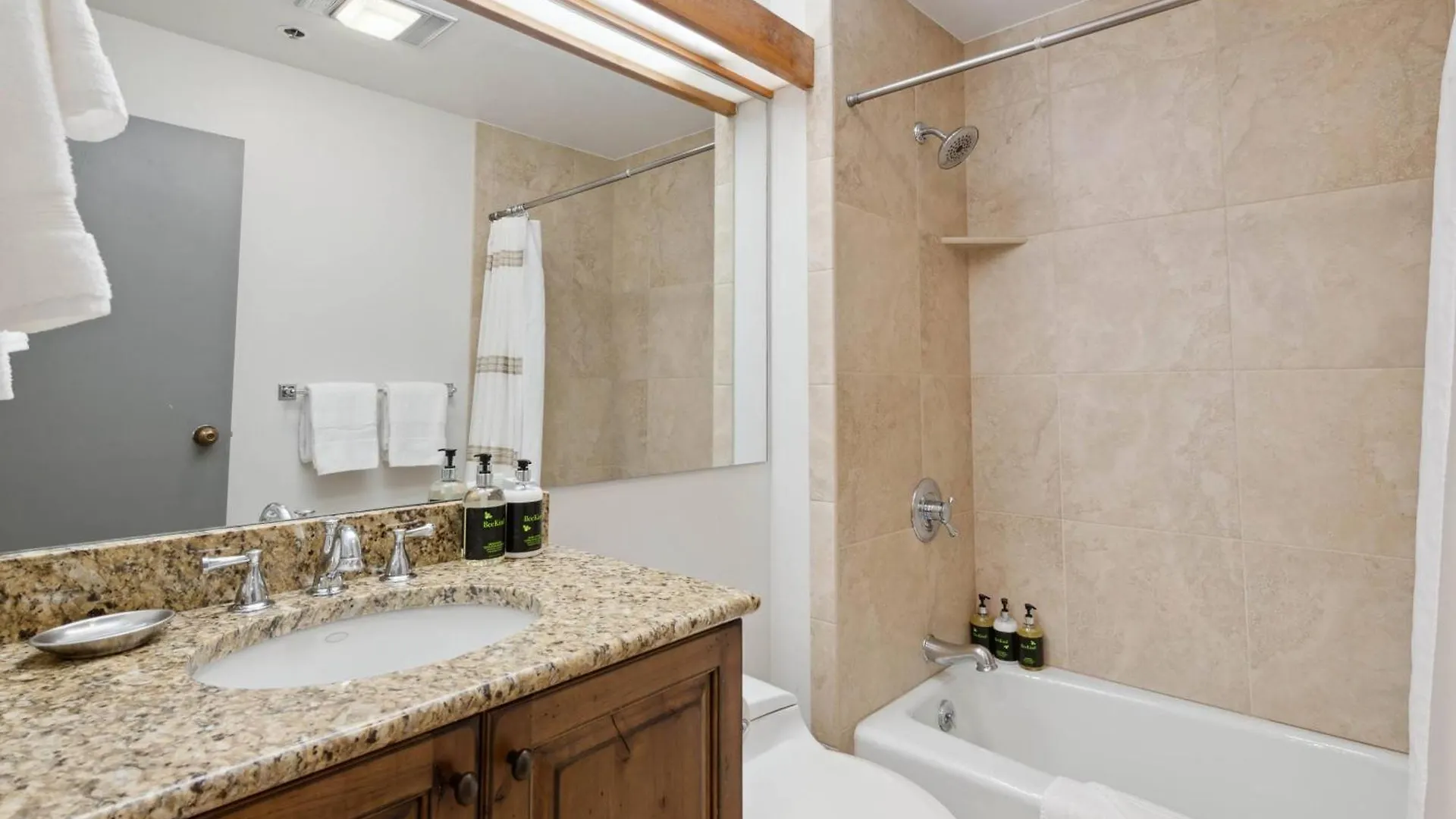 Kiva 329 By East West Hospitality *