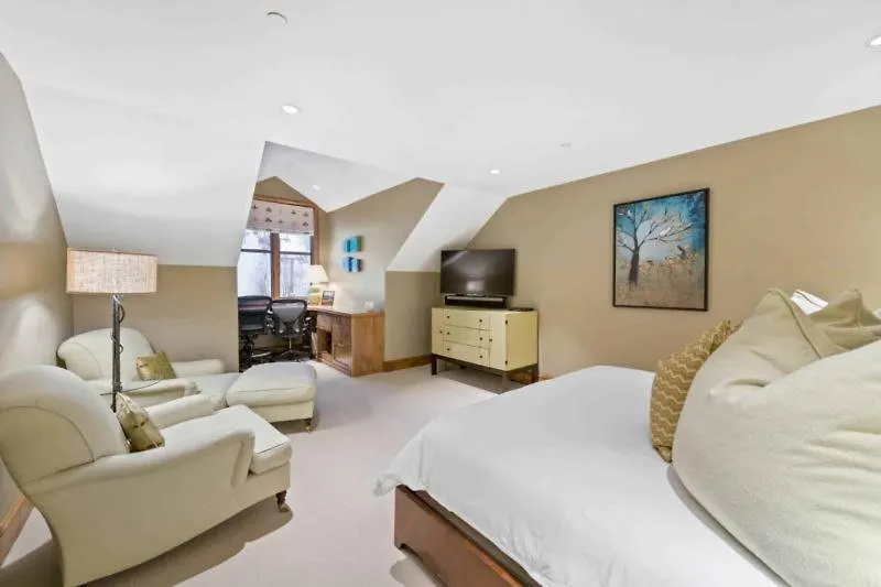 Hyatt 05 By East West Hospitality Apartment