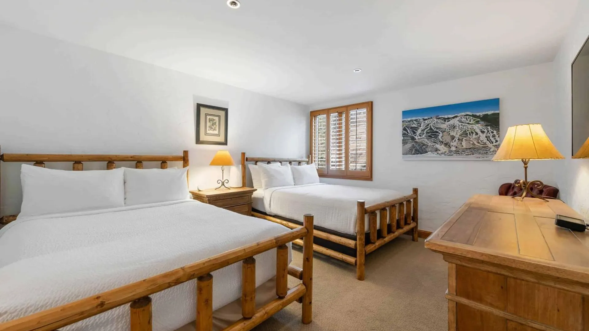 Kiva 332 By East West Hospitality *