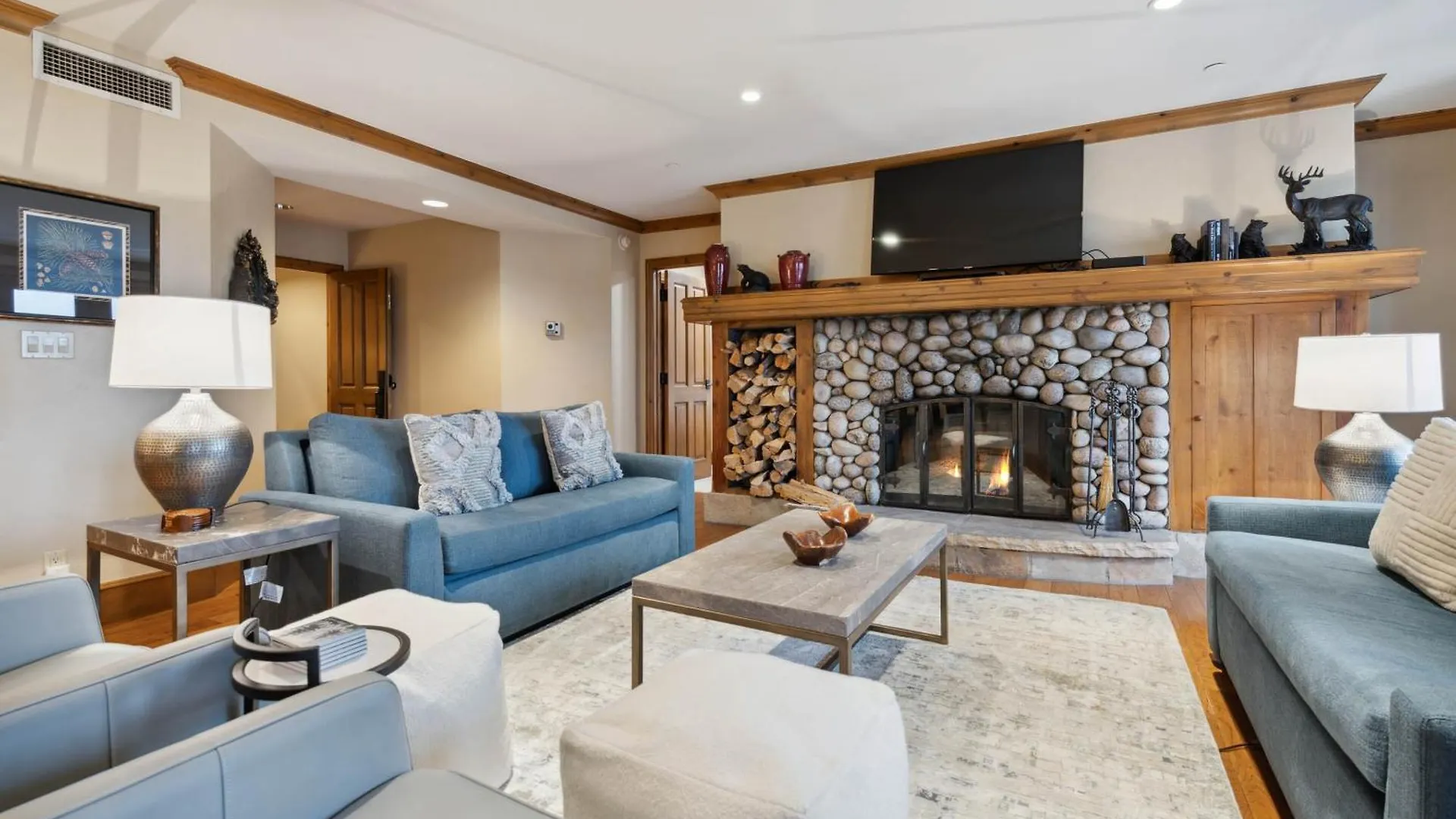 Hyatt 01 By East West Hospitality Apartment
