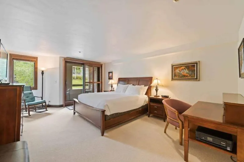 Kiva 123 By East West Hospitality *