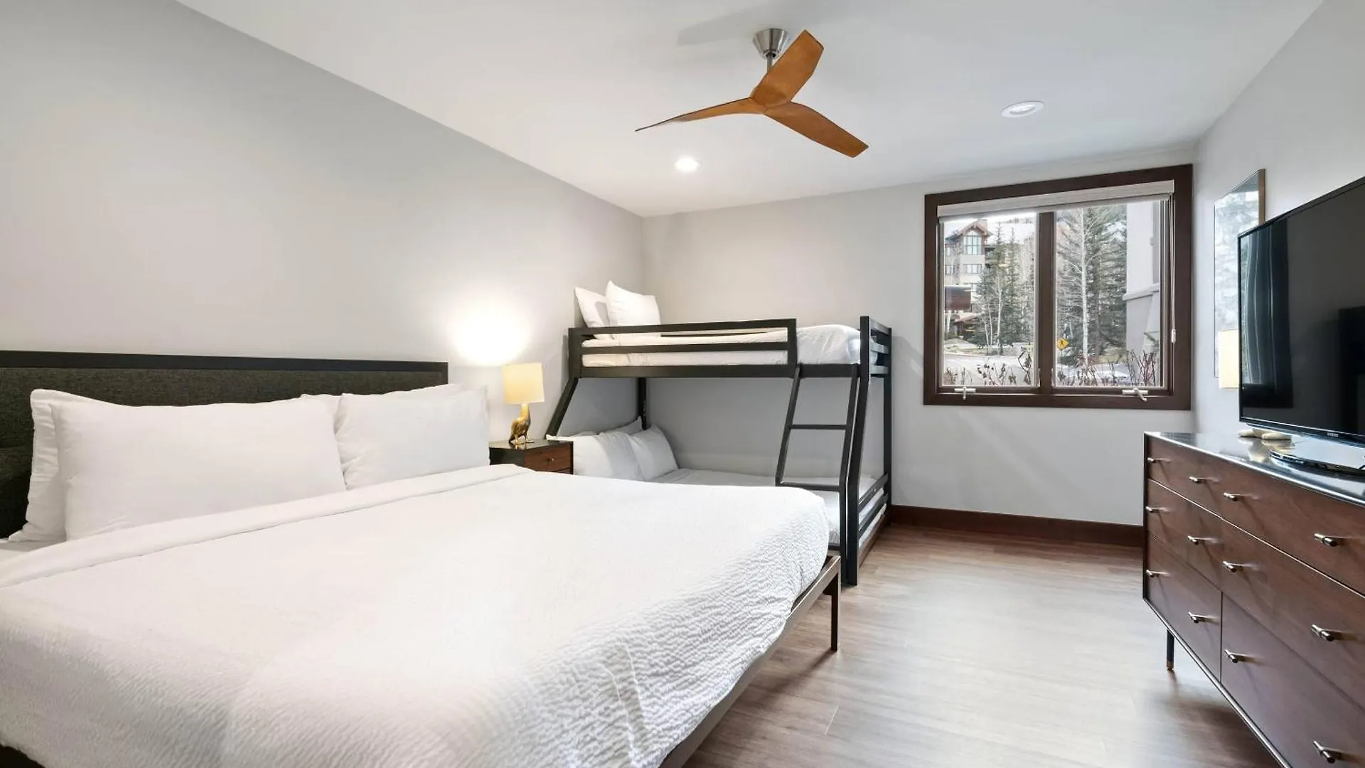 Kiva 125 By East West Hospitality Beaver Creek
