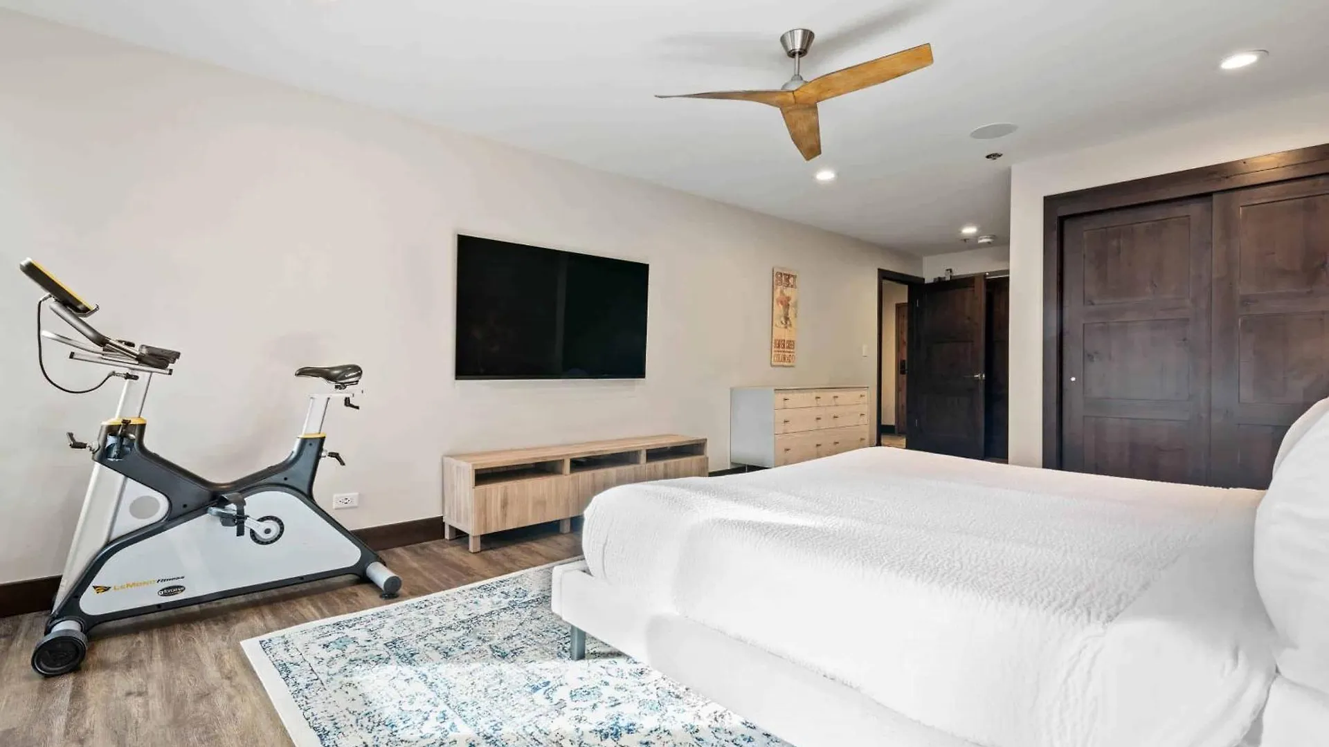 Kiva 125 By East West Hospitality Beaver Creek