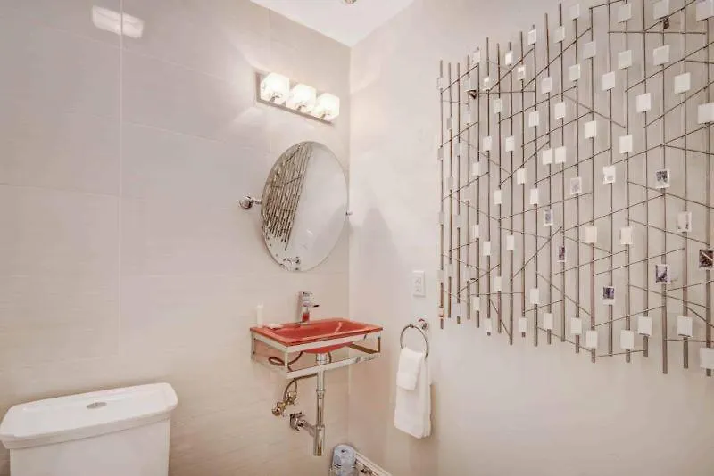 Kiva 223 By East West Hospitality