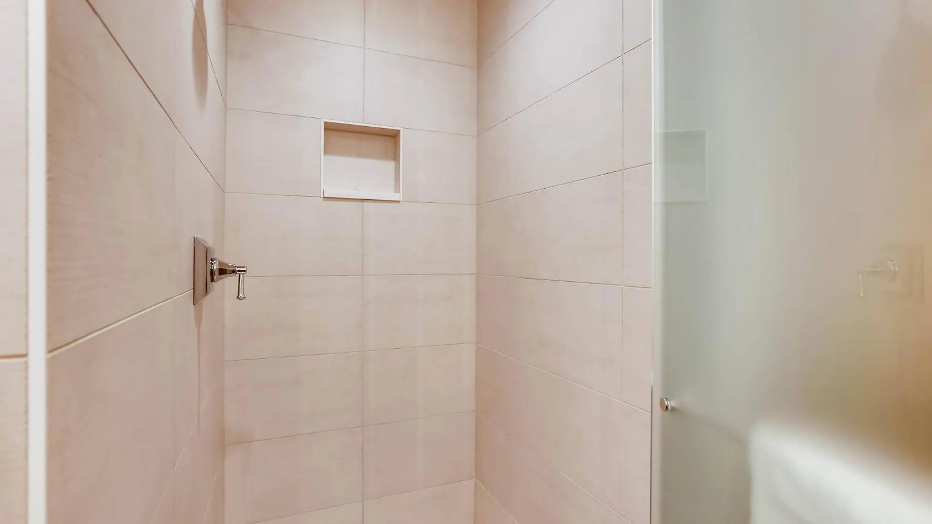 Kiva 126 By East West Hospitality Apartment