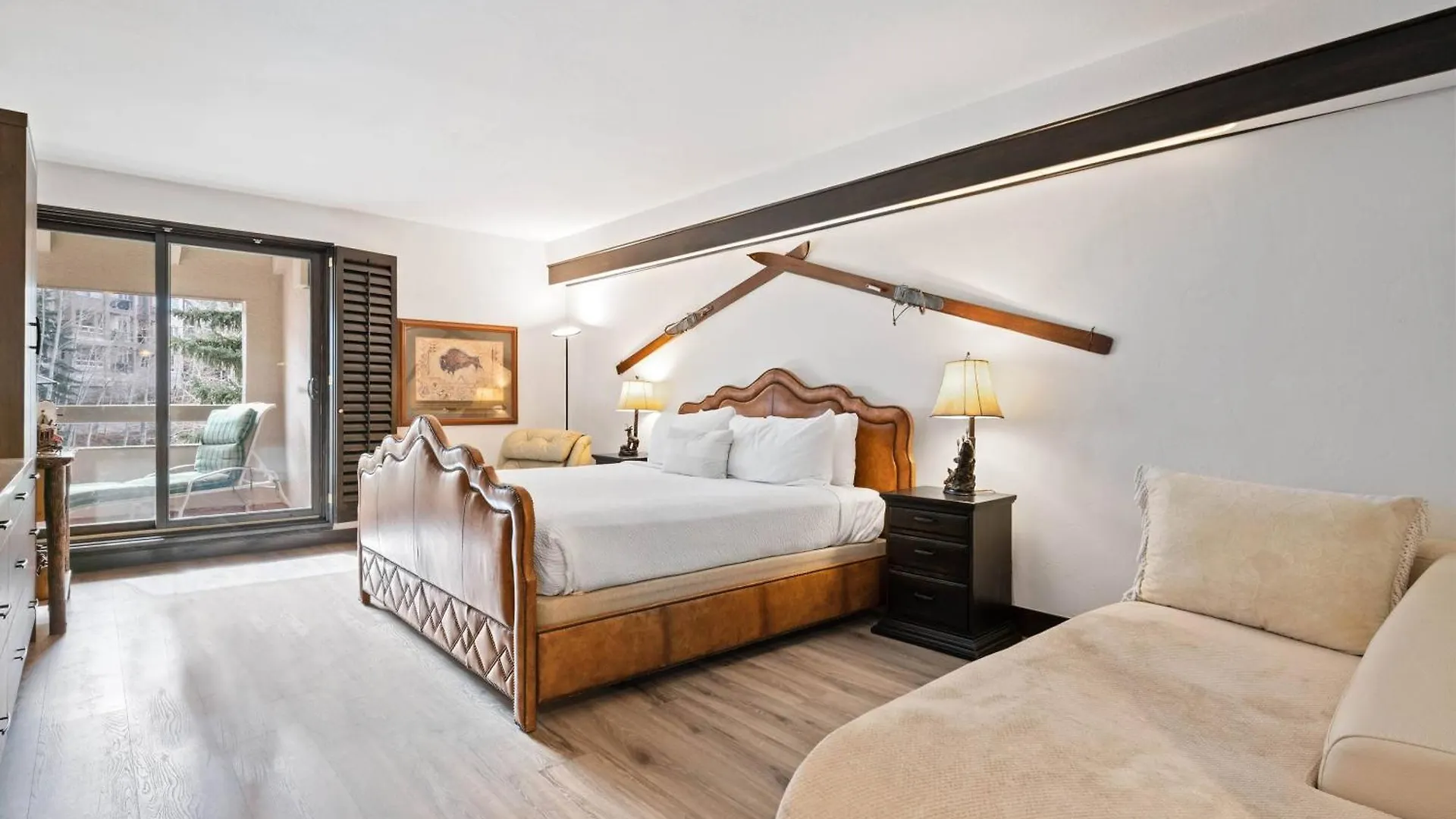 Kiva 227 By East West Hospitality *