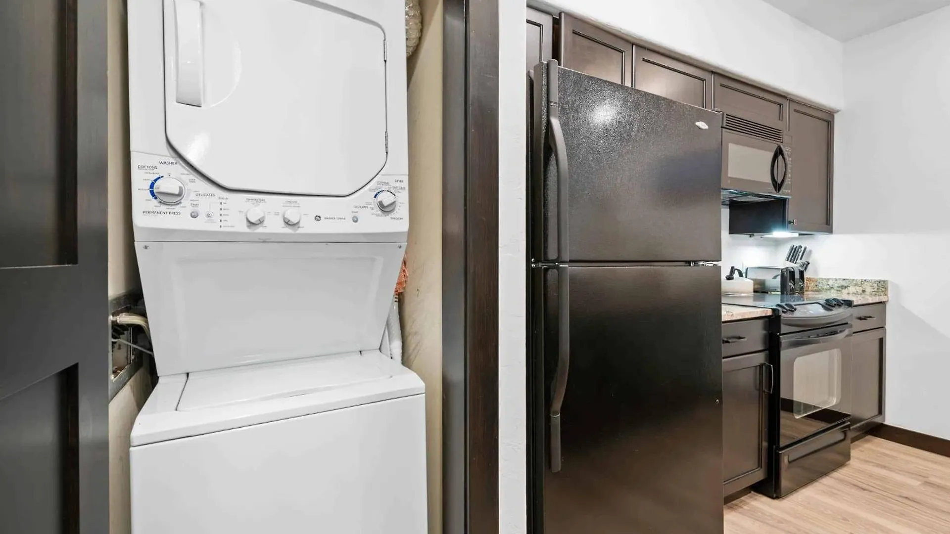 Kiva 227 By East West Hospitality
