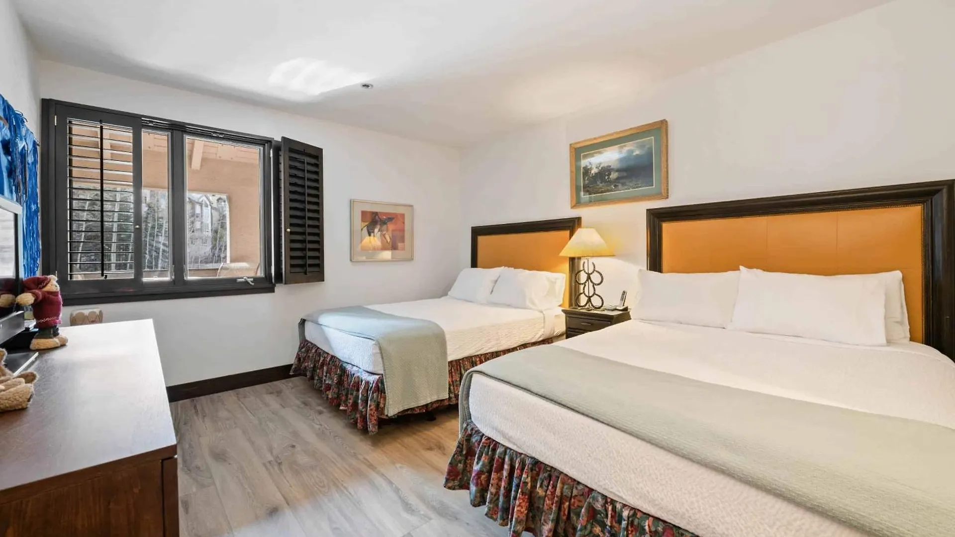 Kiva 227 By East West Hospitality
