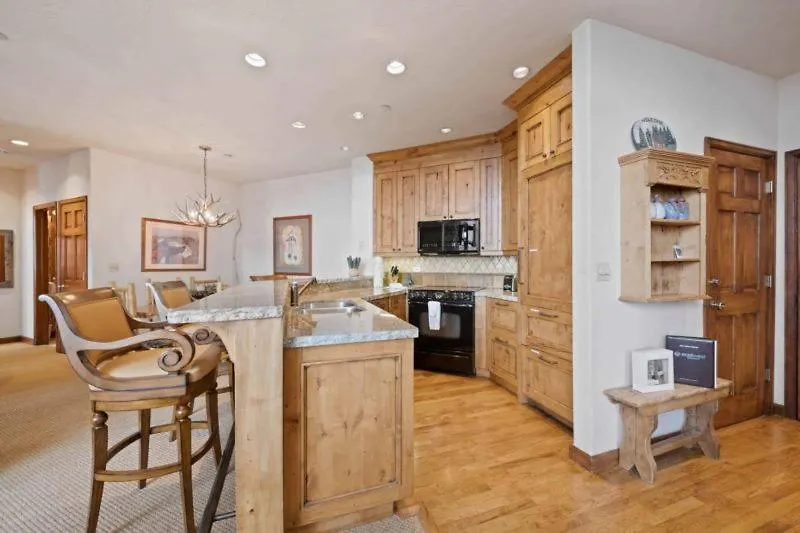 Apartment Highlands 401 By East West Hospitality *
